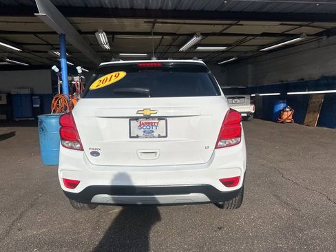 Used 2019 Chevrolet Trax LT w/ LT Convenience Package image 7