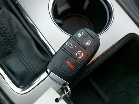Used 2019 Jeep Grand Cherokee Altitude RWD image 15