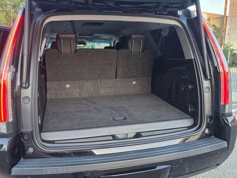 Used 2018 Cadillac Escalade ESV Luxury RWD image 17
