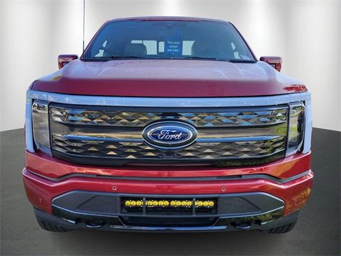 Used 2022 Ford F150 Lightning Platinum image 6