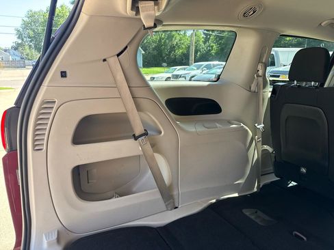 Used 2023 Chrysler Voyager LX FWD image 21