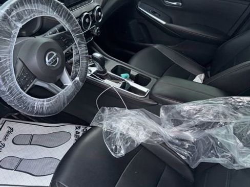 Used 2022 Nissan Sentra SR w/ SR Premium Package image 11