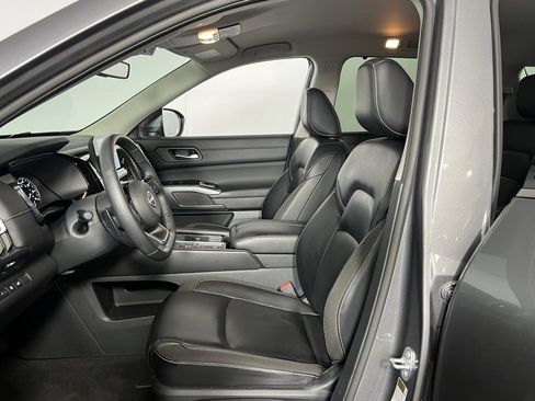 Used 2024 Nissan Pathfinder SL w/ Black Appearance Package image 20