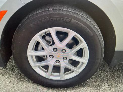 Used 2024 Chevrolet Equinox LT w/ LPO, Floor Liner Package FWD image 2