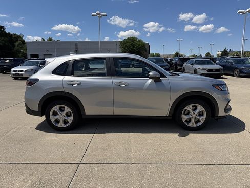 Used 2023 Honda HR-V LX image 3