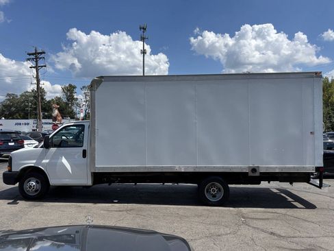 Used 2014 GMC Savana 3500 Extended RWD image 5