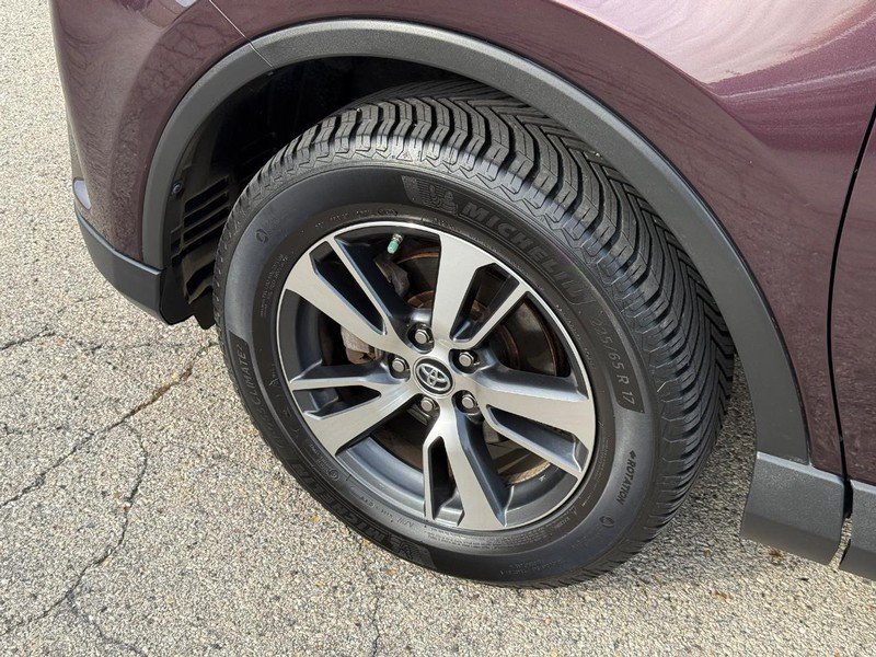 Used 2018 Toyota RAV4 XLE AWD/4WD image 10