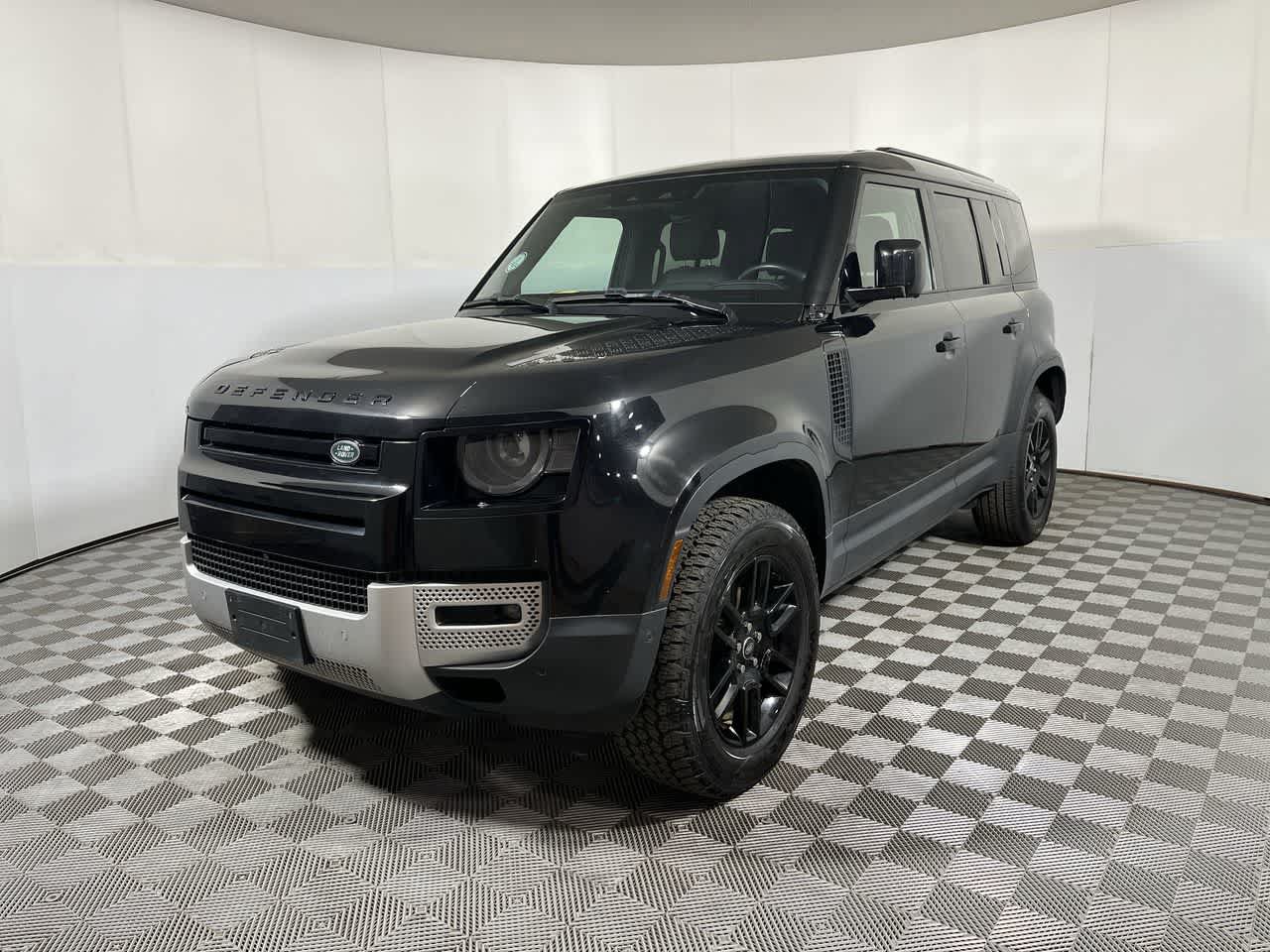 Used 2025 Land Rover Defender 110 S AWD/4WD image 4