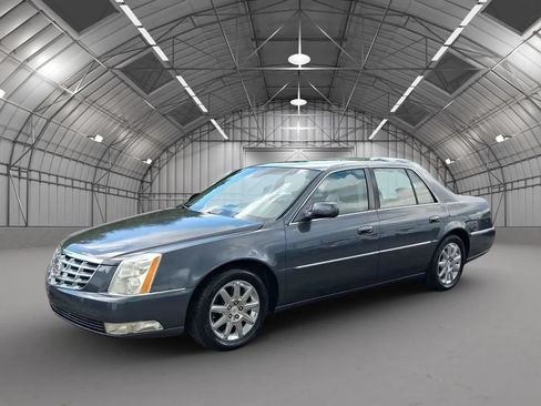Used 2009 Cadillac DTS FWD image 3