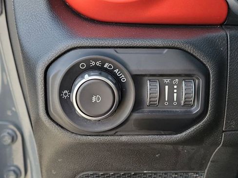 Used 2018 Jeep Wrangler Unlimited Rubicon w/ Dual Top Group AWD/4WD image 31
