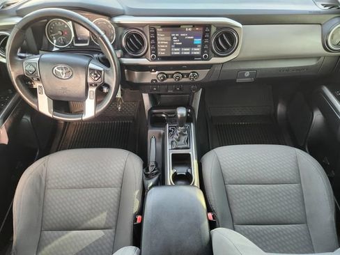 Used 2020 Toyota Tacoma SR5 w/ SR5 Appearance Package (SM) RWD image 26
