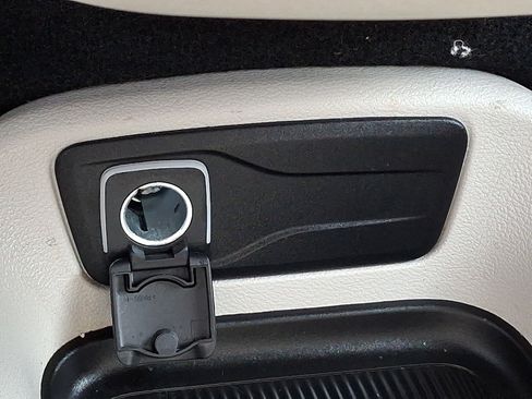 Used 2024 Chrysler Pacifica Touring-L FWD image 25