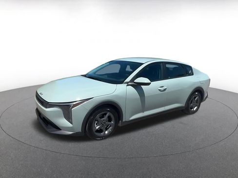 Used 2025 Kia K4 LXS image 8