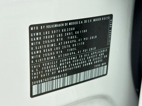 Used 2023 Volkswagen Tiguan SE R-Line image 24