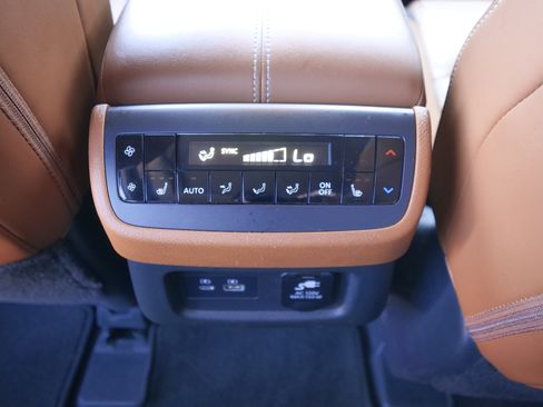 Certified 2024 Nissan Pathfinder Platinum AWD/4WD image 19