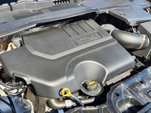 Certified 2024 Jaguar E-PACE R-Dynamic SE image 9