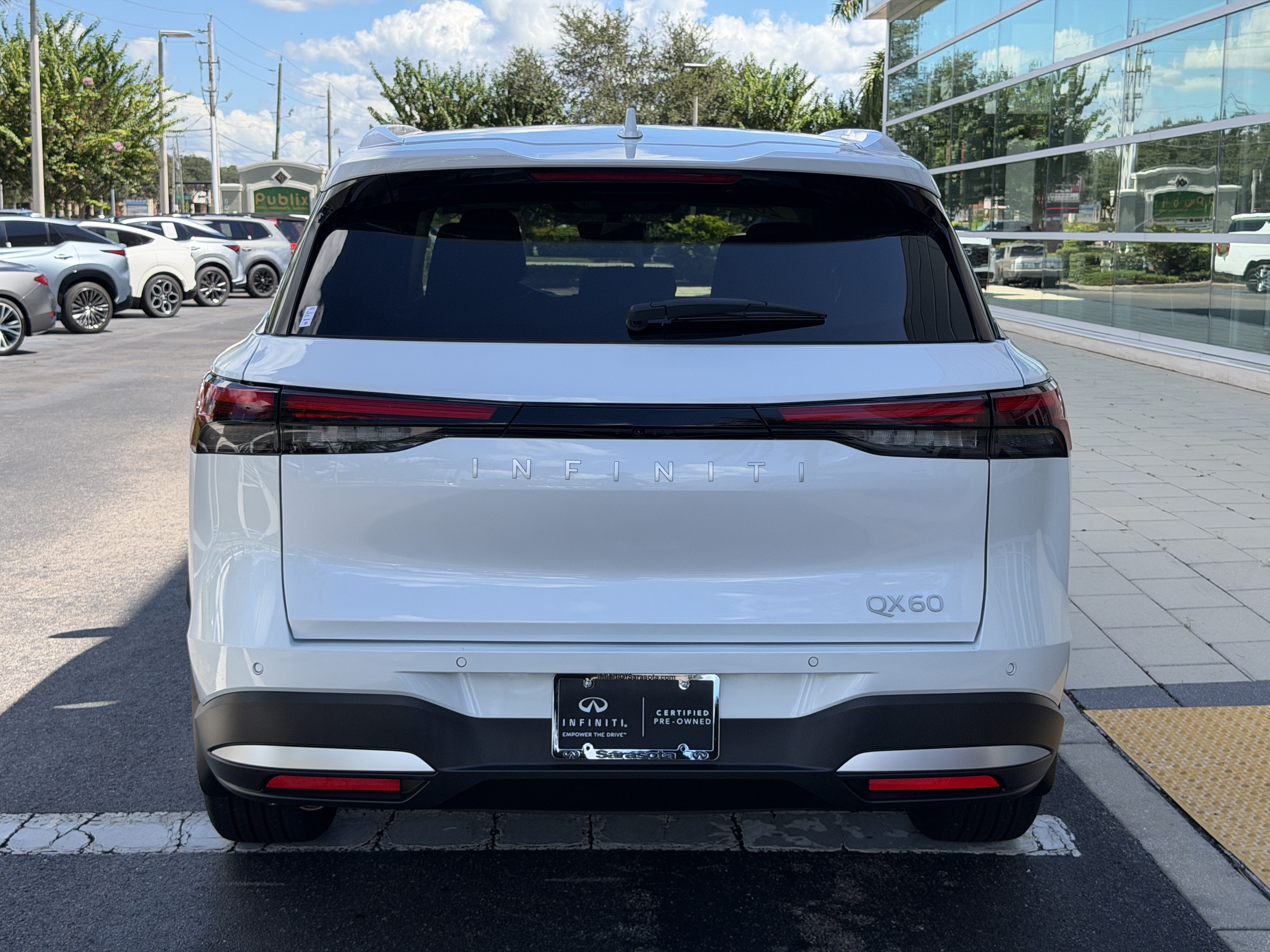 Certified 2027 INFINITI QX60 Luxe w/ Cargo Package FWD image 6