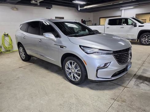 Used 2022 Buick Enclave Premium AWD/4WD image 3