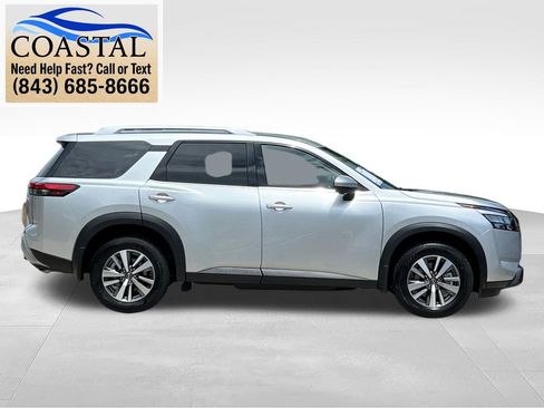 Used 2025 Nissan Pathfinder SL FWD image 5