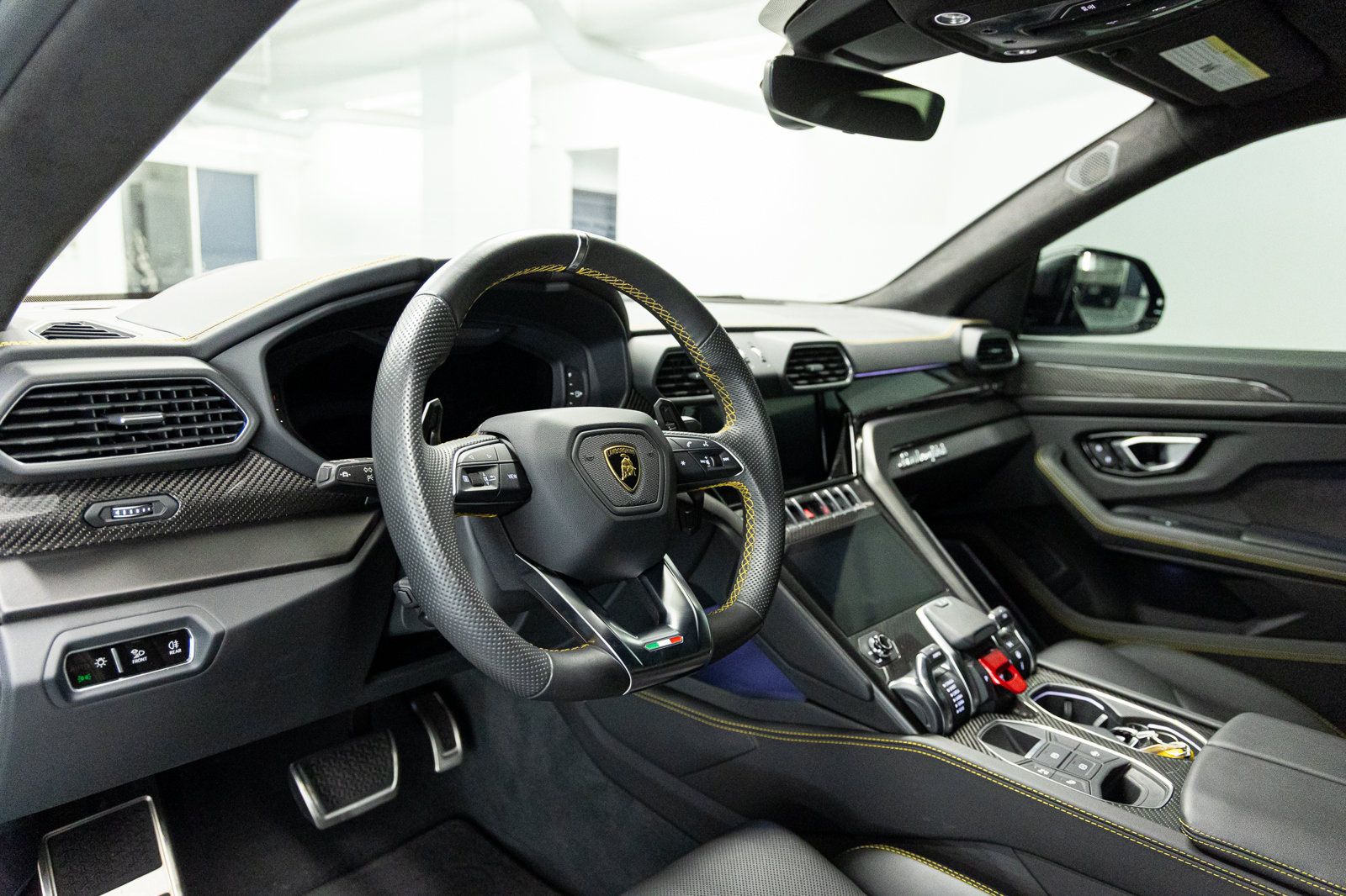 Used 2024 Lamborghini Urus S AWD/4WD image 34
