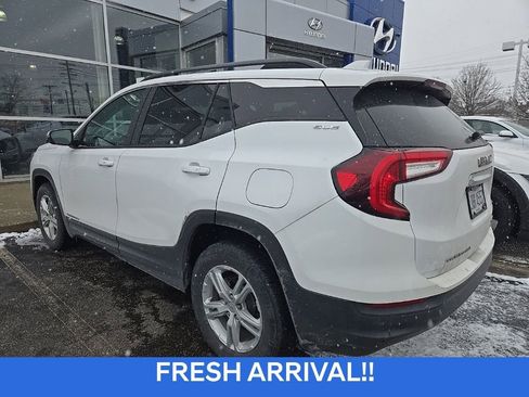 Used 2023 GMC Terrain SLE w/ Driver Convenience Package image 5