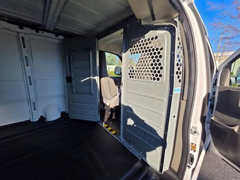 Used 2014 Chevrolet Express 2500 image 33