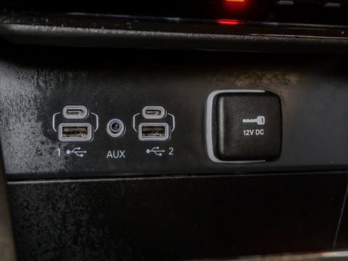 Used 2024 Jeep Grand Cherokee Laredo AWD/4WD image 22