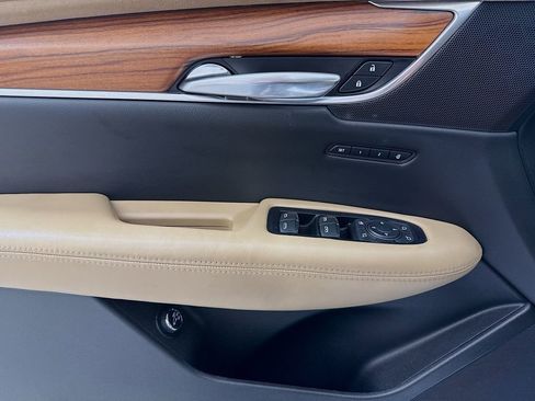 Used 2019 Cadillac XT5 Platinum image 18