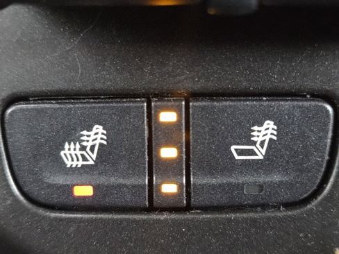 Used 2021 GMC Canyon AT4 w/ Driver Alert Package image 17