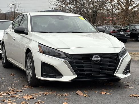 Used 2025 Nissan Altima 2.5 S image 1