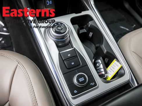 Used 2022 Ford Explorer XLT w/ Equipment Group 202A image 13