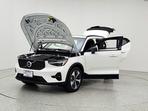 New 2026 Volvo XC40 B5 Plus w/ Protection Package Premier AWD/4WD image 9
