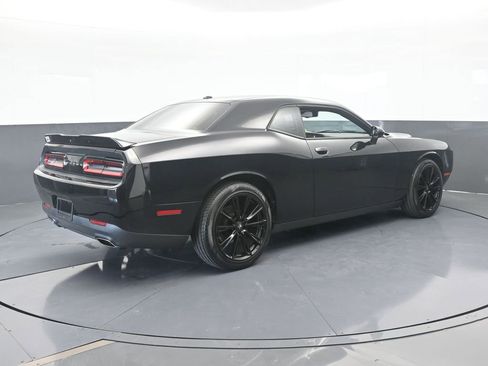 Used 2019 Dodge Challenger SXT image 6