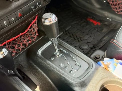 Used 2017 Jeep Wrangler Unlimited Rubicon AWD/4WD image 15
