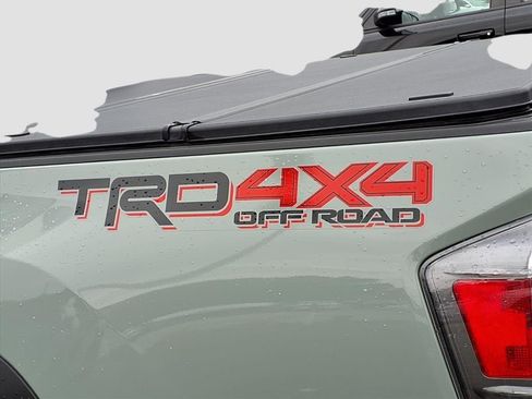 Used 2022 Toyota Tacoma TRD Off-Road image 11