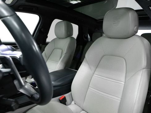 Certified 2023 Porsche Cayenne GTS w/ Premium Package Plus AWD/4WD image 5