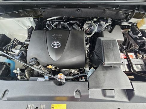 Certified 2019 Toyota Highlander XLE FWD image 28