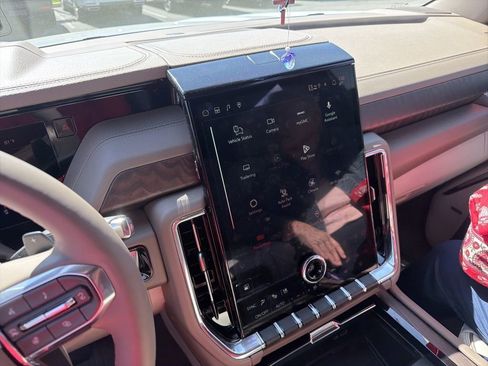 Used 2026 GMC Yukon XL Denali w/ Denali Reserve Package image 3