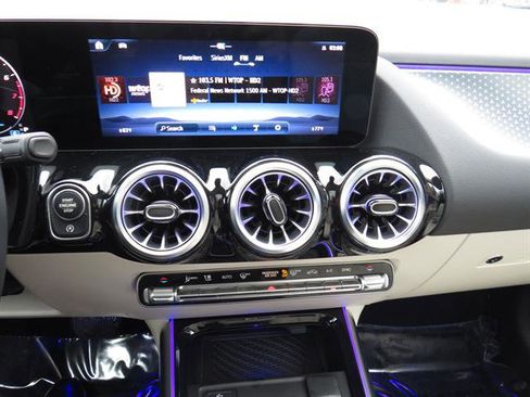 Used 2025 Mercedes-Benz GLA 250 4MATIC image 12