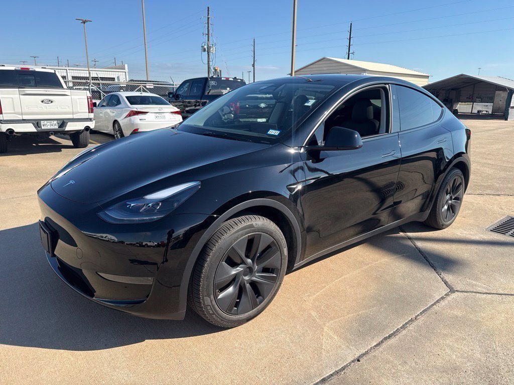 Used 2025 Tesla Model Y Long Range RWD image 1