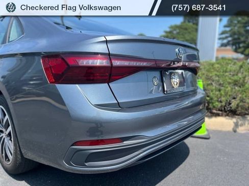 Used 2025 Volkswagen Jetta SE FWD image 9