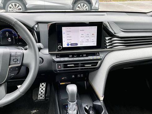 Used 2026 Toyota Camry SE image 7