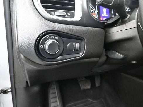 Used 2021 Jeep Renegade Sport image 25