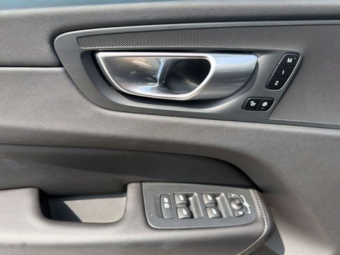 Certified 2023 Volvo XC60 B5 Plus AWD/4WD image 12