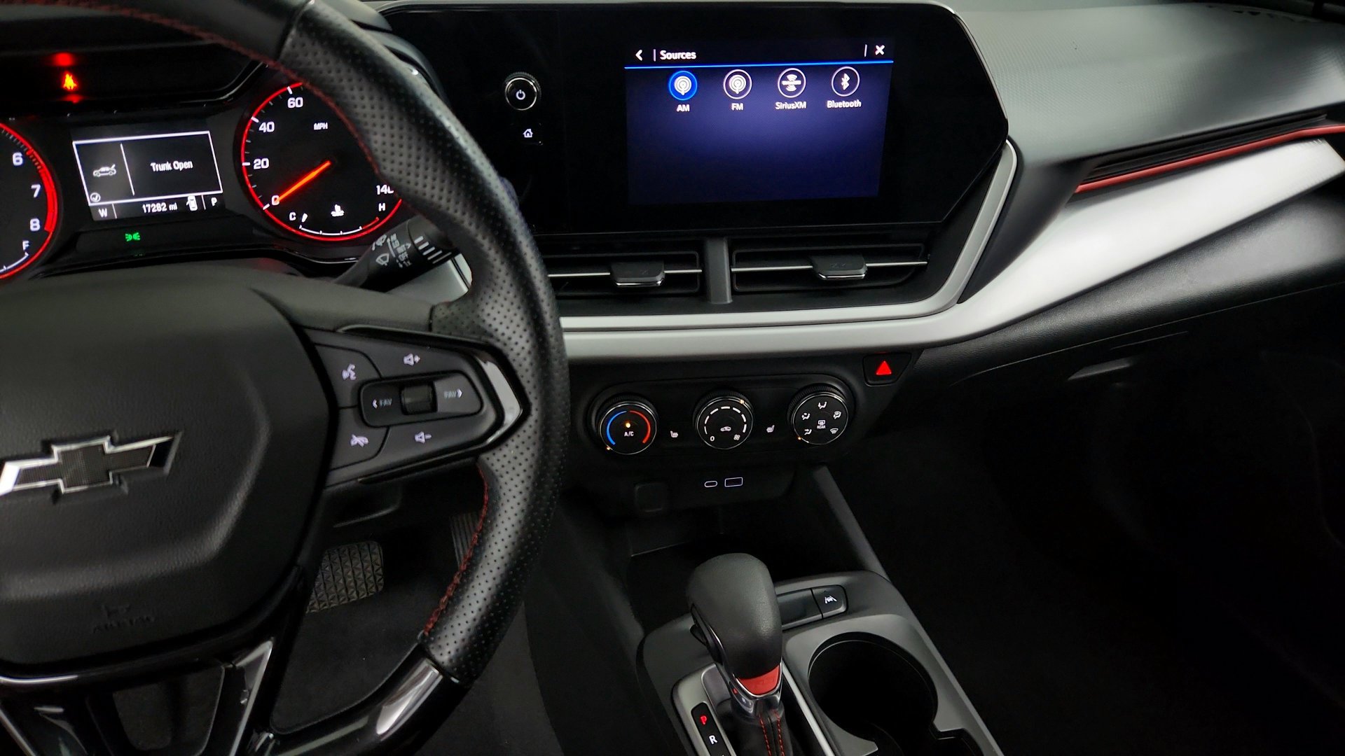 Used 2024 Chevrolet Trax RS FWD image 21