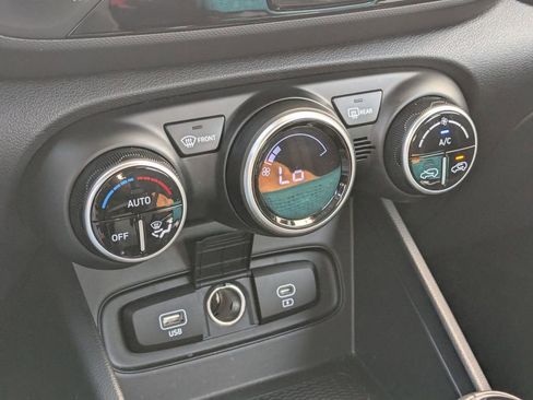 Used 2025 Hyundai Venue SEL FWD image 20