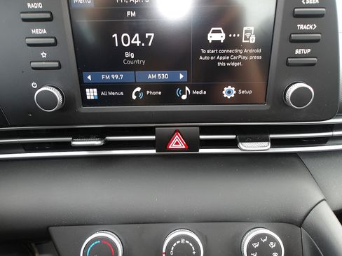 Certified 2025 Hyundai Elantra SE image 18