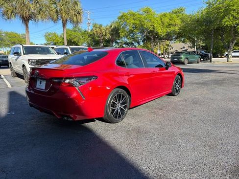 Used 2022 Toyota Camry SE image 7