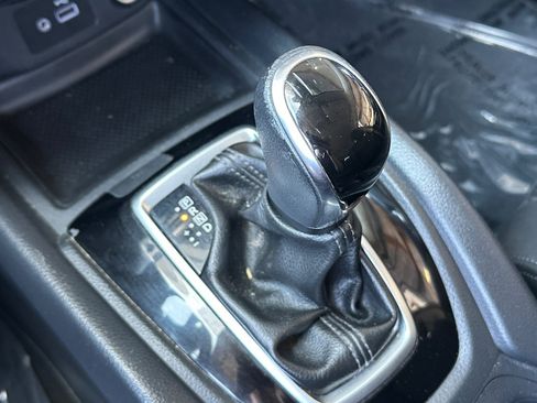Used 2019 Nissan Rogue SV FWD image 17