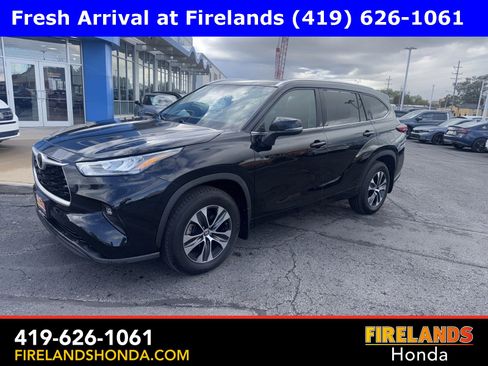 Used 2020 Toyota Highlander XLE image 2